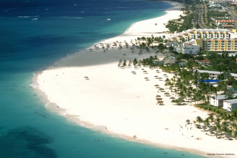 white sandy beach on aruba caribbean