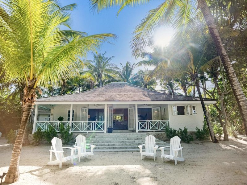 Driftwood Accommodation in Kamalame Cay