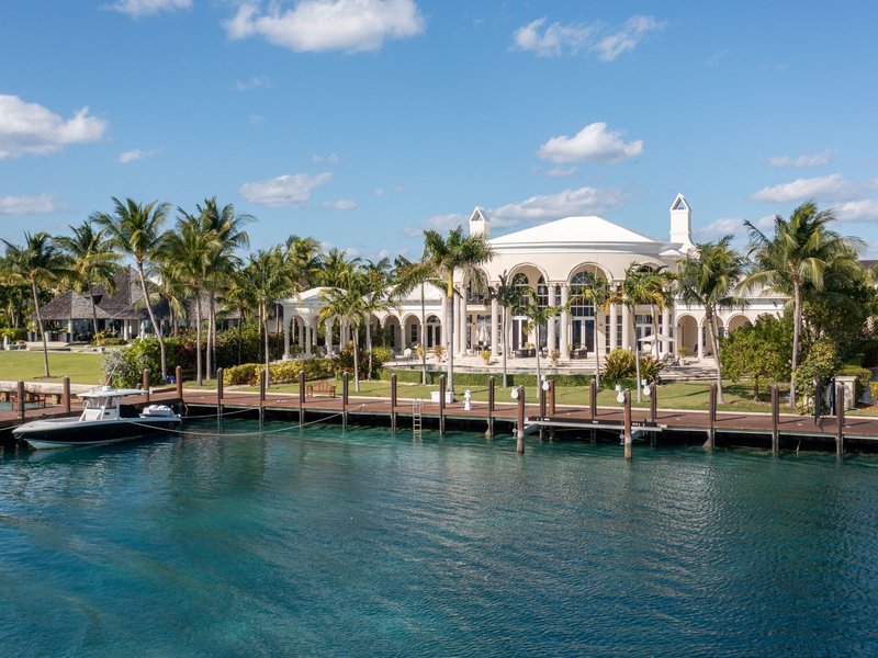 113 Ocean Club Estates Accommodation in Paradise Island